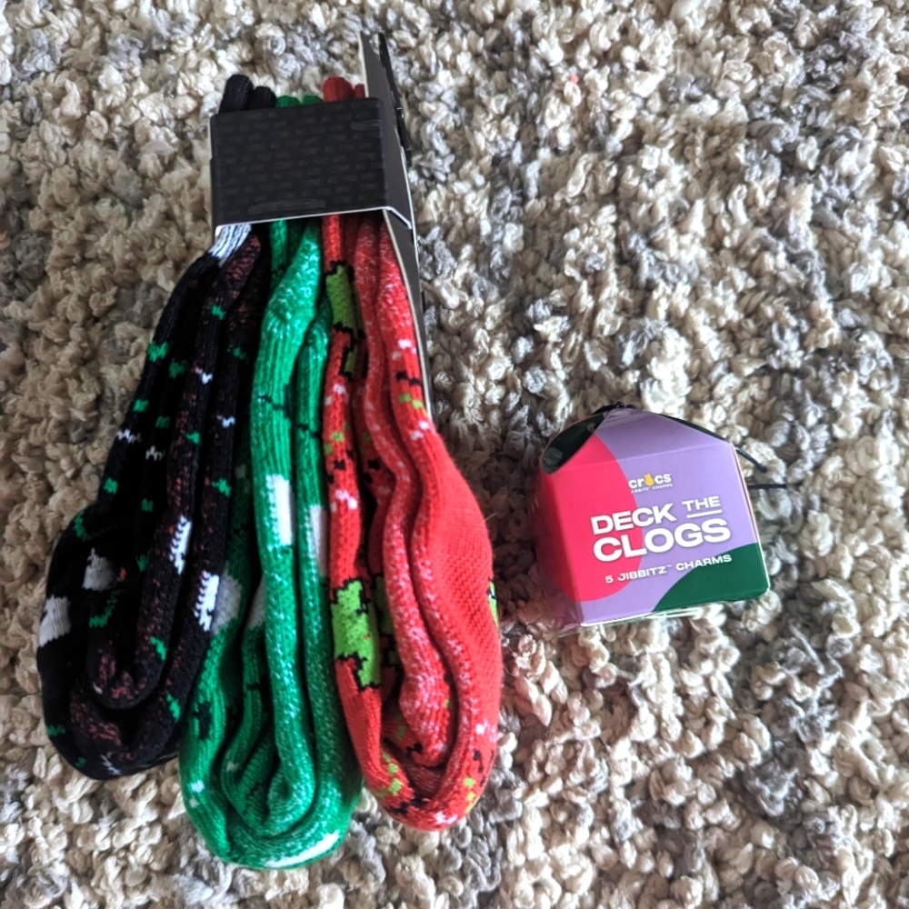 Crocs Christmas socks and jibbitz set